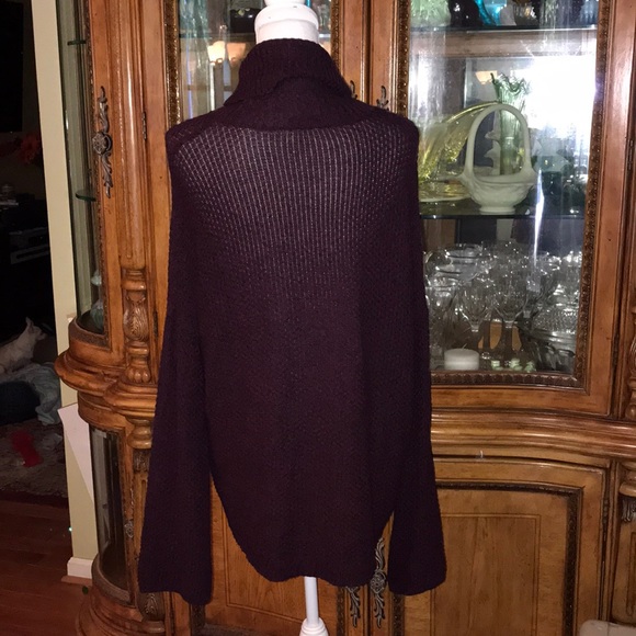 IN San Fransisco black and maroon cut out sweater - Picture 7 of 8